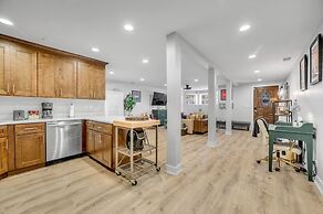 Modern Design 2bd Garden Condo Near United Center by AllSet Turnover