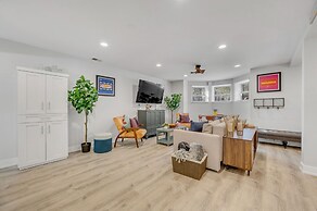 Modern Design 2bd Garden Condo Near United Center by AllSet Turnover