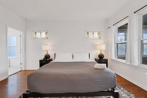 Charming Oak Park 4BD/3.5BA and 2 Private Parking by AllSet Turnover