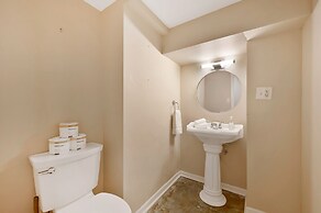 Charming Oak Park 4BD/3.5BA and 2 Private Parking by AllSet Turnover