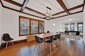 Charming Oak Park 4BD/3.5BA and 2 Private Parking by AllSet Turnover