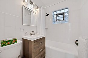 Charming Oak Park 4BD/3.5BA and 2 Private Parking by AllSet Turnover