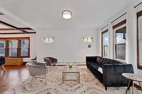 Charming Oak Park 4BD/3.5BA and 2 Private Parking by AllSet Turnover