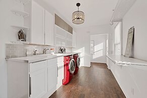 Charming Oak Park 4BD/3.5BA and 2 Private Parking by AllSet Turnover