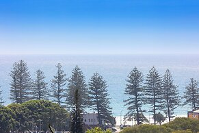 Hillside in the heart of Burleigh