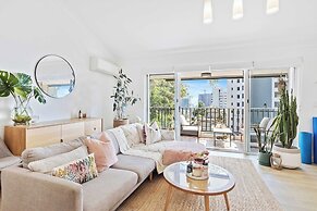 Hillside in the heart of Burleigh