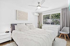Hillside in the heart of Burleigh