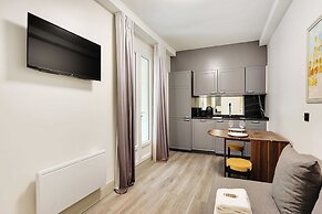 Modern Apartment & Terrace - 2br/6p - Near Nation