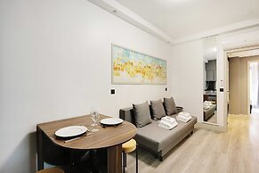 Modern Apartment & Terrace - 2br/6p - Near Nation