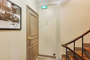 Modern Apartment & Terrace - 2br/6p - Near Nation