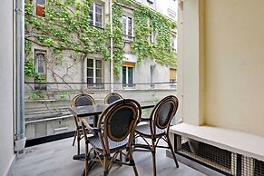 Modern Apartment & Terrace - 2br/6p - Near Nation