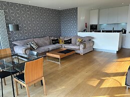 Stunning Park View Quartermile Apartment Close Proximity to Castle & U