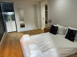 Stunning Park View Quartermile Apartment Close Proximity to Castle & U