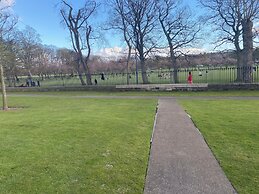 Stunning Park View Quartermile Apartment Close Proximity to Castle & U