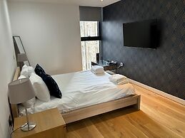 Stunning Park View Quartermile Apartment Close Proximity to Castle & U