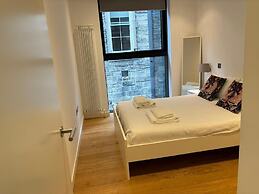 Stunning Park View Quartermile Apartment Close Proximity to Castle & U