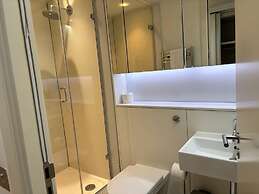 Stunning Park View Quartermile Apartment Close Proximity to Castle & U