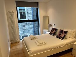 Stunning Park View Quartermile Apartment Close Proximity to Castle & U