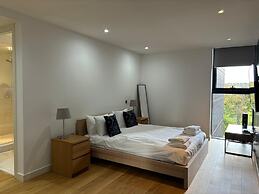 Stunning Park View Quartermile Apartment Close Proximity to Castle & U