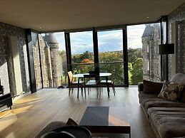Stunning Park View Quartermile Apartment Close Proximity to Castle & U