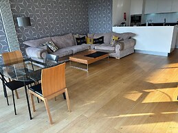 Stunning Park View Quartermile Apartment Close Proximity to Castle & U