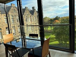Stunning Park View Quartermile Apartment Close Proximity to Castle & U