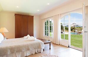 Magnificent House With Swimming Pool - 5br/10p - Gassin