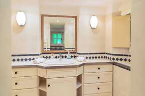 Magnificent House With Swimming Pool - 5br/10p - Gassin