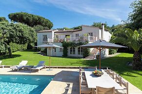 Magnificent House With Swimming Pool - 5br/10p - Gassin