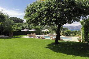 Magnificent House With Swimming Pool - 5br/10p - Gassin