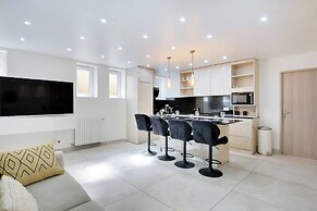 Appartement in the Heart of Paris Canal de L'ourq/crimee
