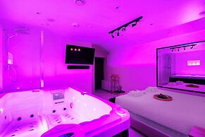 Intimate Flat w/ A/C & Jacuzzi - 2br/6p Montmartre