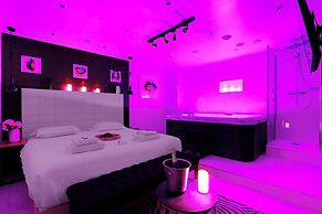 Intimate Flat w/ A/C & Jacuzzi - 2br/6p Montmartre