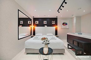 Intimate Flat w/ A/C & Jacuzzi - 2br/6p Montmartre