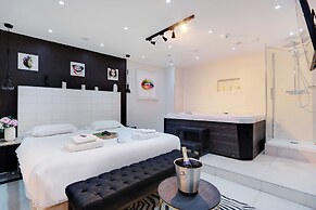 Intimate Flat w/ A/C & Jacuzzi - 2br/6p Montmartre