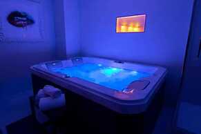 Intimate Flat w/ A/C & Jacuzzi - 2br/6p Montmartre