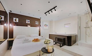 Intimate Flat w/ A/C & Jacuzzi - 2br/6p Montmartre