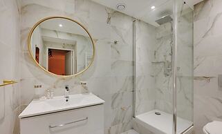 Intimate Flat w/ A/C & Jacuzzi - 2br/6p Montmartre