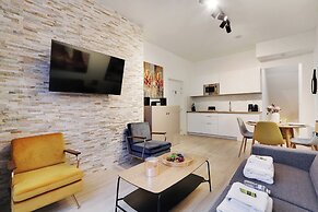 Intimate Flat w/ A/C & Jacuzzi - 2br/6p Montmartre