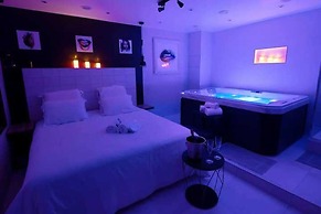 Intimate Flat w/ A/C & Jacuzzi - 2br/6p Montmartre