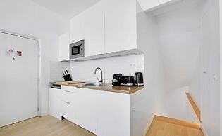 Intimate Flat w/ A/C & Jacuzzi - 2br/6p Montmartre