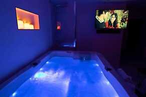 Intimate Flat w/ A/C & Jacuzzi - 2br/6p Montmartre