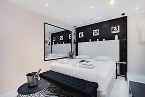 Intimate Flat w/ A/C & Jacuzzi - 2br/6p Montmartre