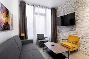 Intimate Flat w/ A/C & Jacuzzi - 2br/6p Montmartre