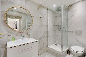 Intimate Flat w/ A/C & Jacuzzi - 2br/6p Montmartre