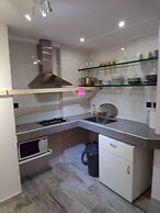 Center Apartment With Private Yard D11