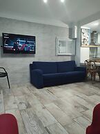 Center Apartment With Private Yard D11