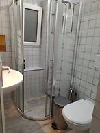 Center Apartment With Private Yard D11