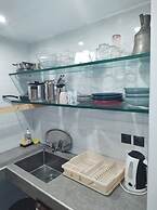 Center Apartment With Private Yard D11