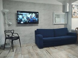 Center Apartment With Private Yard D11